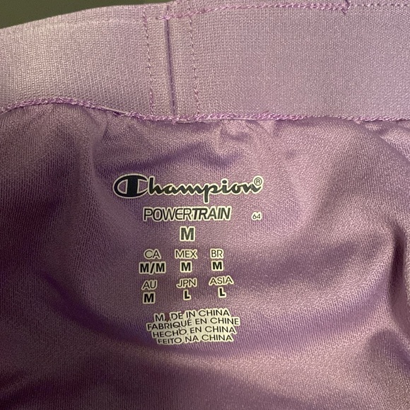 💜A stylish pair of Champion running shorts in excellent condition! - Picture 2 of 4